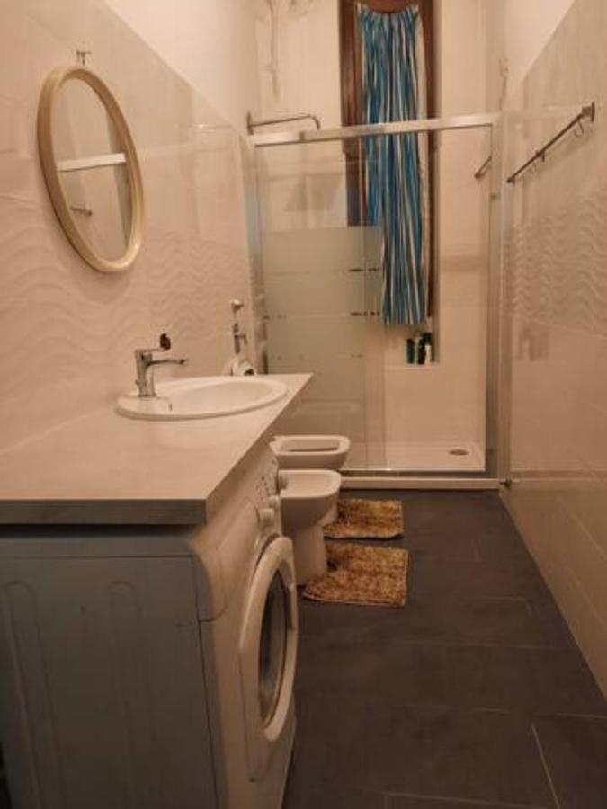 A Room In A Beautiful Apartment In The City Center Milánó Kültér fotó